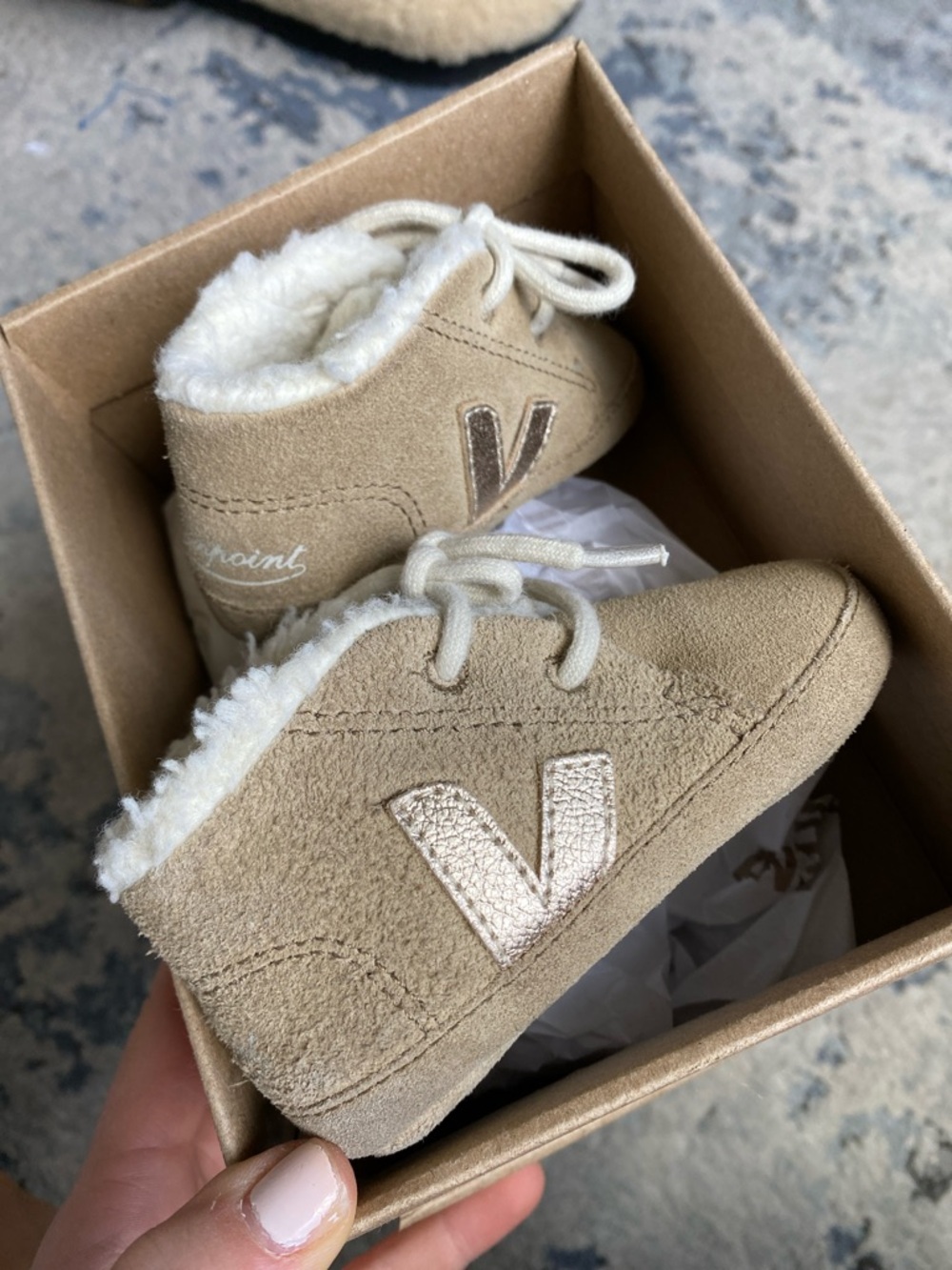 BONPOINT/veja 
 Beige Suede Baby Walker Booties with Metallic V